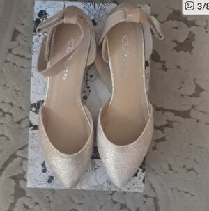 CL by Laundry light gold shoes size 8.5